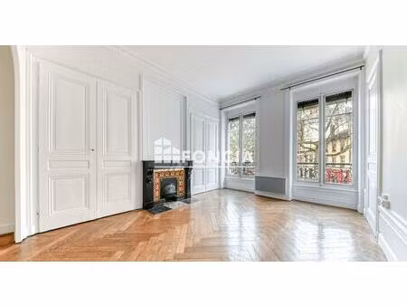 place tabareau - t2 a vendre