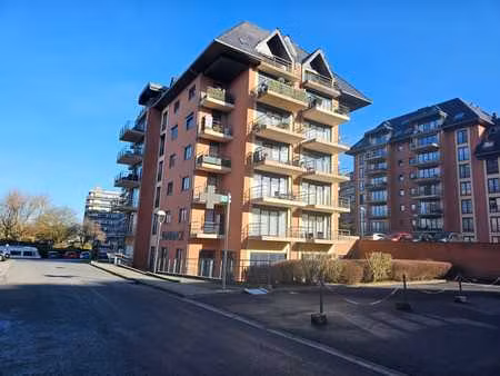 très bel appartement à proximité du shopping