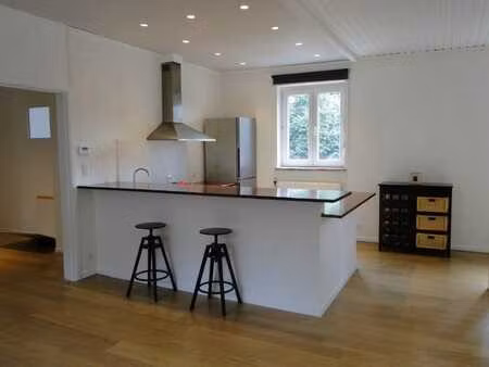 spacieux appt 2ch prox.commerces/école/tec e40 7' e411 11' !