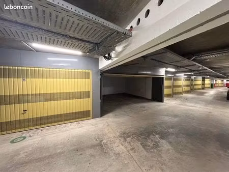 grand garage double neuf sécurisé juan les pins