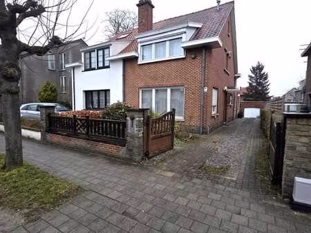 maison spacieuse à trois façades avec jardin  garage et all