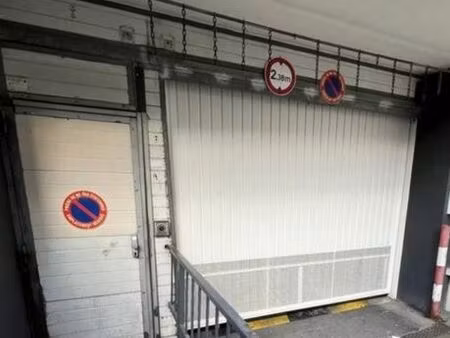 parking/box 1 pièce 12 m²