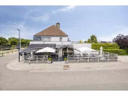 propriété commerciale unique avec restaurant dans un cadre m