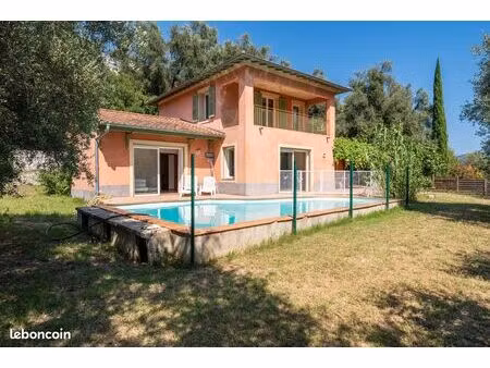 maison à falicon dans domaine privé