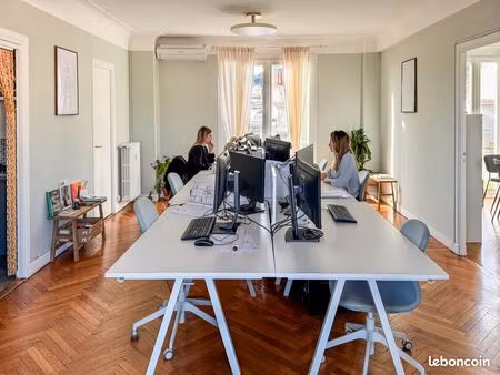 poste coworking dans bureau d'architecte