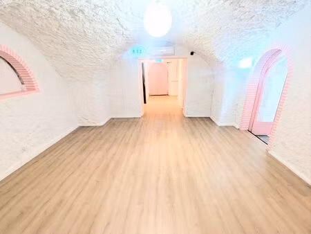 cannes centre – local commercial atypique 140 m² – ancienne bergerie voûtée – idéal bien-ê