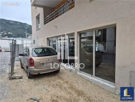local commercial 207 m²