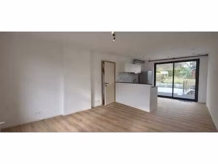 gembloux: duplex 2 chambres avec terrasse et jardin