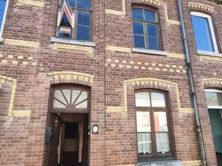 une maison d’habitation a rénover avec jardin