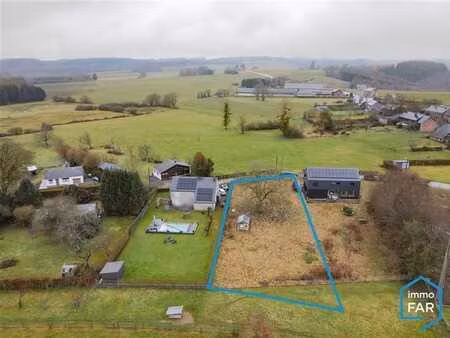 au grand calme parcelle de 12ares 82ca idéalement orientée.