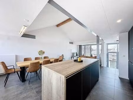 élégante maison bel-étage avec 2 chambres.