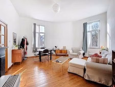 bel appartement une chambre dans un quartier prisé! libre le
