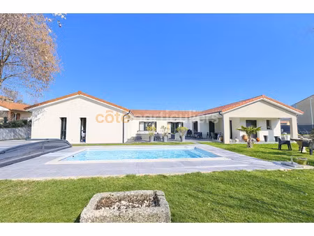 vente villa 5 pièces 195 m² à coubon (43700)  725 000 €