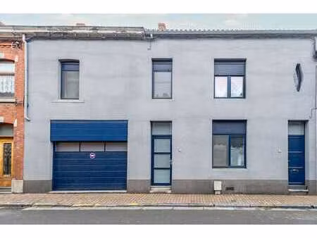 grande maison 4 chambres à parachever avec garage et jardin!