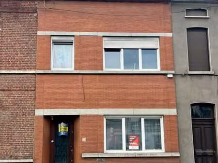 maison d'habitation 3 chambres avec jardin  à rafraîchir