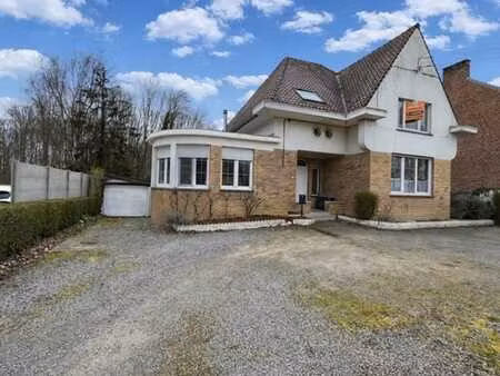 villa rénovée 5 chambres avec entrepôt de ±200 m²!