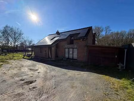 lumineuse villa sur plus de 10 ares de terrain