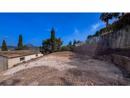 terrain plat 648 m2 viabilise hauteur de la moutonne la crau