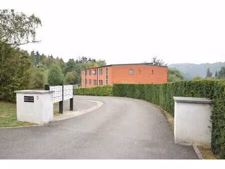 confortable appartement  cadre verdoyant  2 places parking