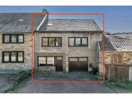 maison 2 façades avec appartement  garage et jardin à gomzé