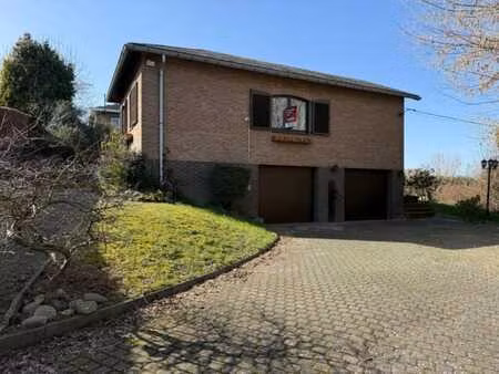 maison 4 façades - 3 chambres - visé (sur les roches)