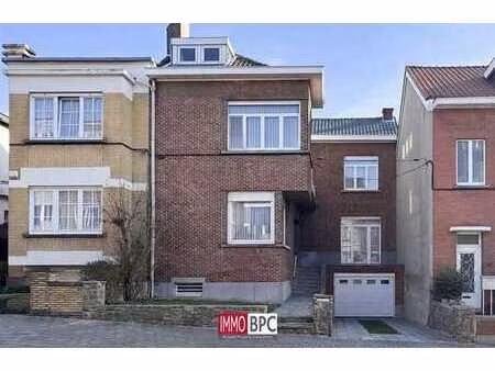 maison spacieuse et pleine de caractère avec jardin orienté