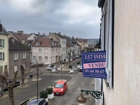 etampes. place saint gilles. duplex de 105m2