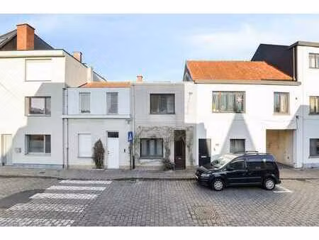 maison à vendre avec cour municipale près de gand-saint-pier