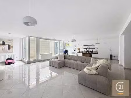 appartement rénové de 181 m² – lumineux et spacieux