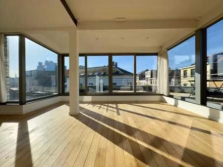 st-catherine : duplex penthouse 2 chambres + 2 terrasses