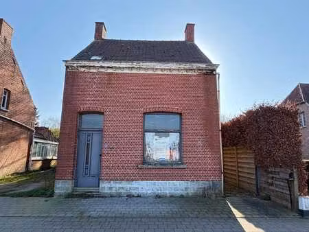 zeer mooi te renoveren woning met prachtig zuid geleden tuin