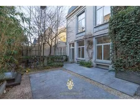 arrière-maison d’exception ±300 m² avec jardin – châtelain
