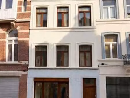 ixelles / flagey  maison unifamiliale 6 chambres + cour