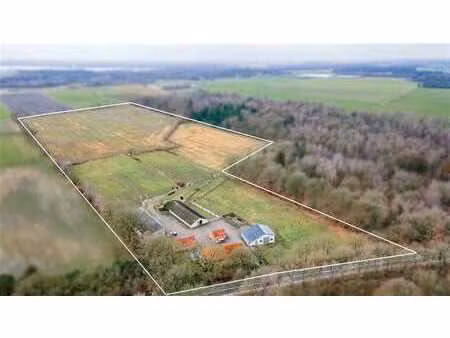 ferme résidentielle avec plusieurs granges sur env. 9 ha