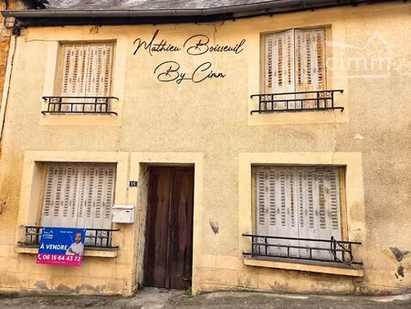 maison de ville à rénover – fort potentiel – centre de montignac-lascaux