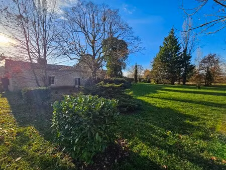 razac de saussignac : maison en pierre sur 2 hectares de terrain