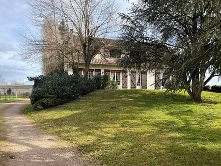 pavillon sur sous-sol de 188 m² avec hangar