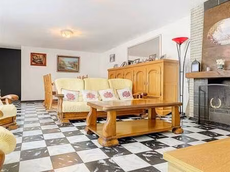 maison de commerce offrant de nombreuse possibilités