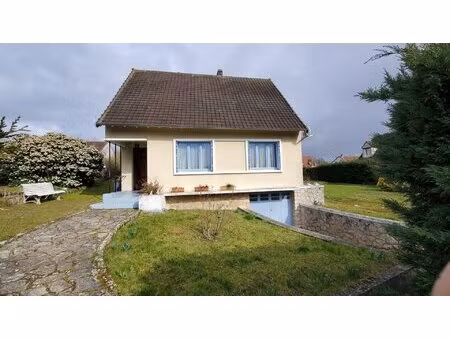 pavillon f4 de 80 m2 avec sous-sol  sur terrain de 620 m2.