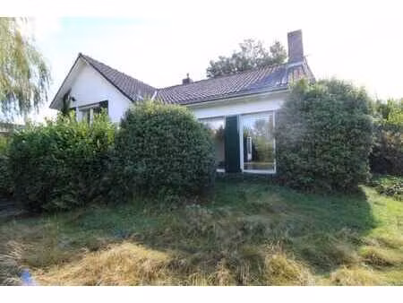 lot 1: maison situee au calme