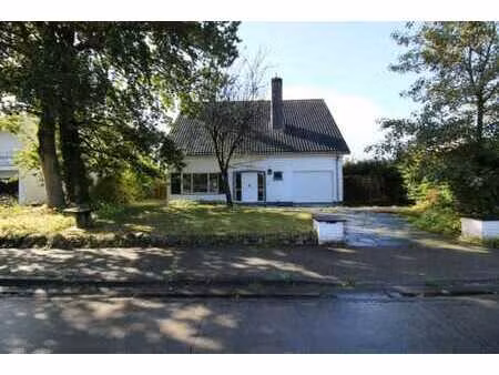 lot 2: maison situee au calme