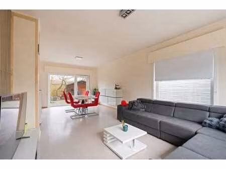 maison 4 façades dans rue en impasse stekene