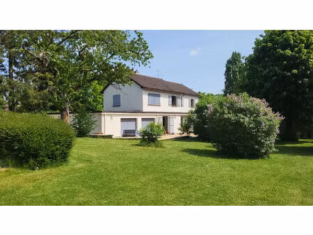 maison 210 m²  triple garage  4720 m² de parc