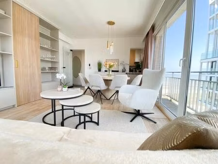 app. élégant avec terrasse  idéalement situé!