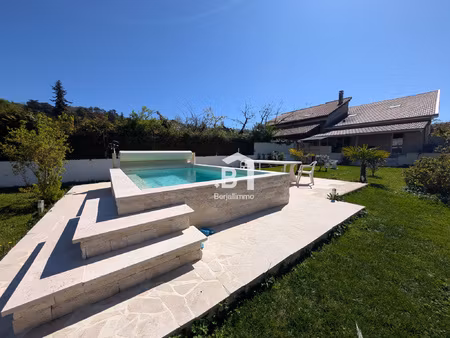 maison entierement renovee avec jardin et piscine