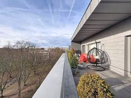 ulb-delta : superbe penthouse avec terrasse & parking