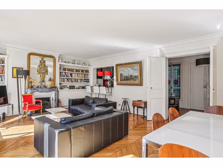 paris 4 / marais : superbe 3/4 pièces avec ascenseur