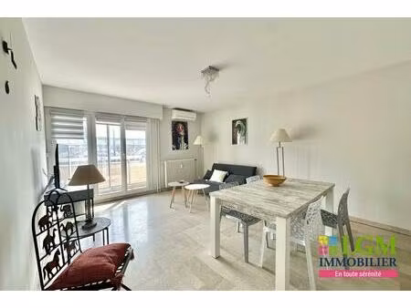 nîmes - spacieux appartement rénové préfecture