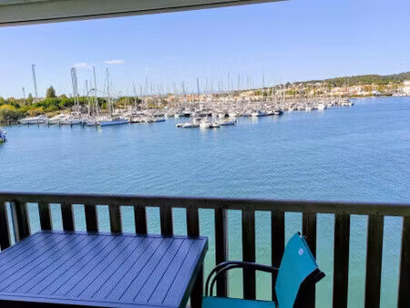 le cap d'agde 1er ligne vue chenal  appartement t3 avec belle loggia et vue dégagée