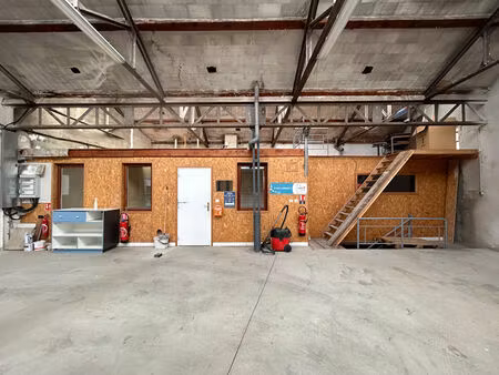 entrepôt à louer dans le centre ville yssingeaux